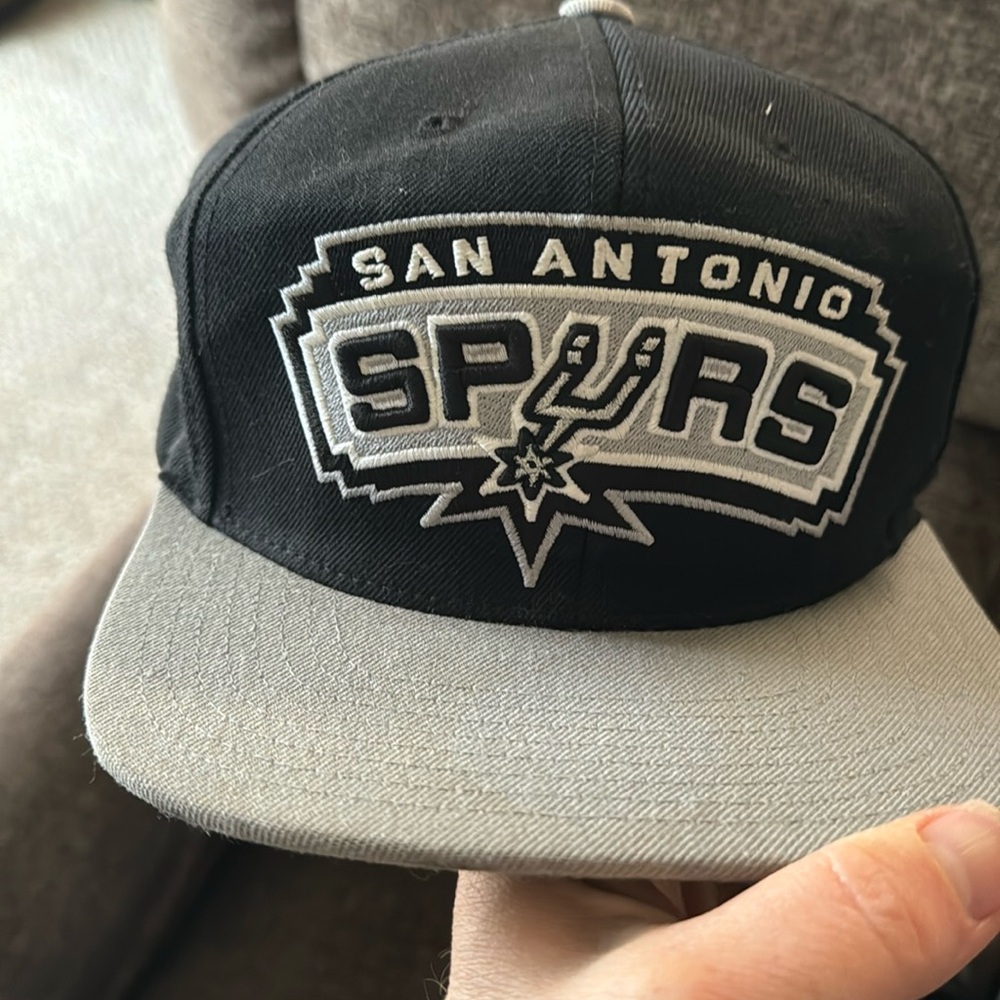 Mitchell & Ness San Antonio Spurs NBA black adjustable snapback  cap.